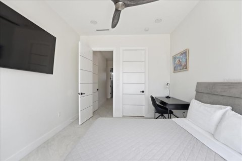 House in Merrit Island, Florida 5 bedrooms, 380.62 sq.m. № 2110726 - photo 19