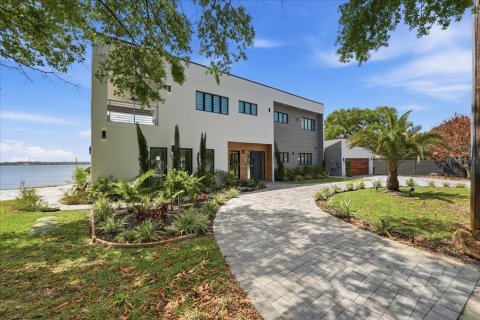 House in Merrit Island, Florida 5 bedrooms, 380.62 sq.m. № 2110726 - photo 3