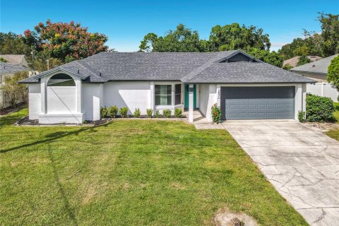 House in Deltona, Florida 3 bedrooms, 147.44 sq.m. № 2430608