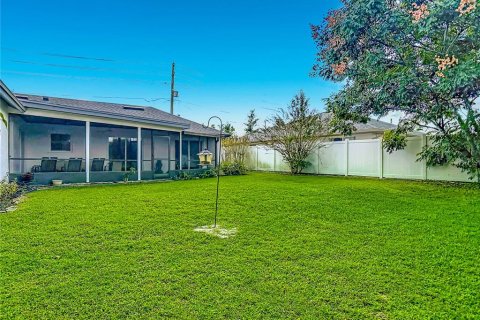 House in Deltona, Florida 3 bedrooms, 147.44 sq.m. № 2430608 - photo 2