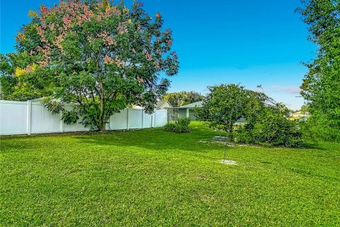 House in Deltona, Florida 3 bedrooms, 147.44 sq.m. № 2430608 - photo 21