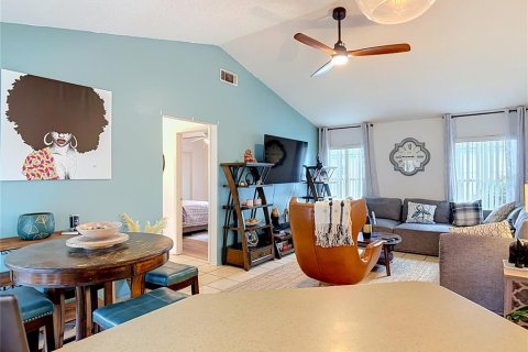 House in Deltona, Florida 3 bedrooms, 147.44 sq.m. № 2430608 - photo 9