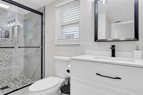 Condo in Largo, Florida, 2 bedrooms № 2130301 - photo 26