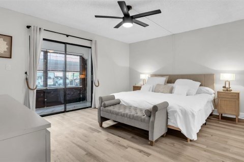 Condo in Largo, Florida, 2 bedrooms № 2130301 - photo 15