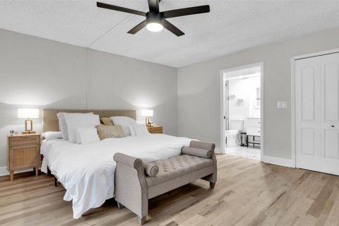 Condo in Largo, Florida, 2 bedrooms № 2130301 - photo 19
