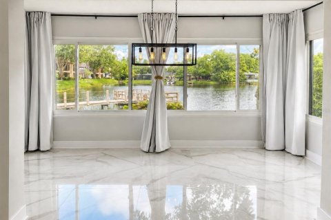 Condo in Largo, Florida, 2 bedrooms № 2130301 - photo 13