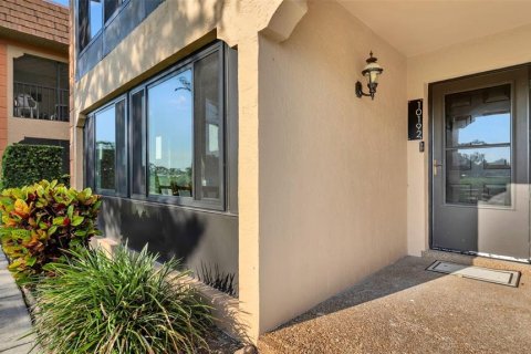 Condo in Largo, Florida, 2 bedrooms № 2130301 - photo 2