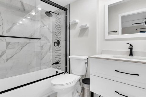 Condo in Largo, Florida, 2 bedrooms № 2130301 - photo 21