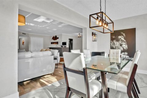 Condo in Largo, Florida, 2 bedrooms № 2130301 - photo 12