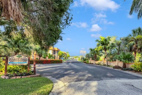 Condo in Largo, Florida, 2 bedrooms № 2130301 - photo 30