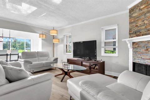 Condo in Largo, Florida, 2 bedrooms № 2130301 - photo 9