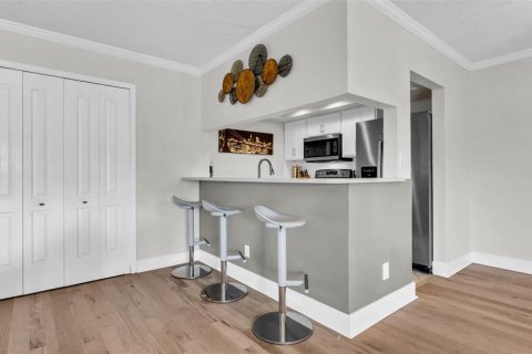 Condo in Largo, Florida, 2 bedrooms № 2130301 - photo 5