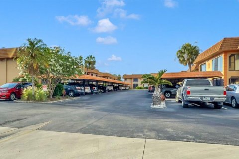 Condo in Largo, Florida, 2 bedrooms № 2130301 - photo 4