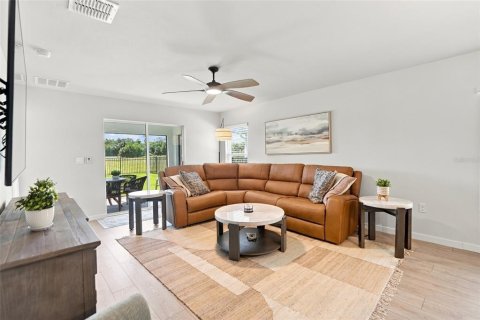 House in Punta Gorda, Florida 3 bedrooms, 149.94 sq.m. № 2428712 - photo 11