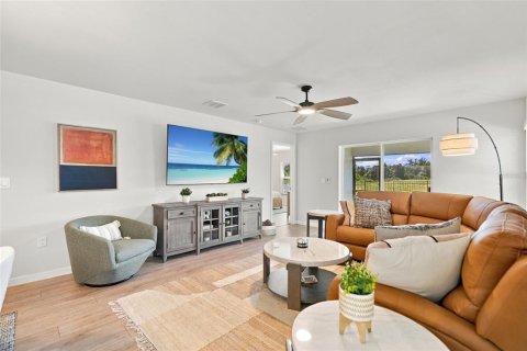 House in Punta Gorda, Florida 3 bedrooms, 149.94 sq.m. № 2428712 - photo 10