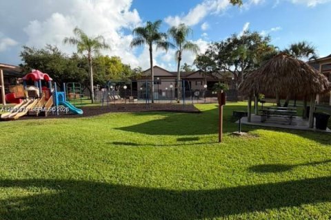 Copropriété à louer à Miami, Floride: 2 chambres, 91.6 m2 № 2415956 - photo 27