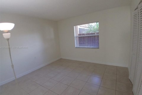 Copropriété à louer à Miami, Floride: 2 chambres, 91.6 m2 № 2415956 - photo 11