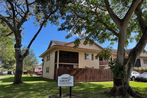 Copropriété à louer à Miami, Floride: 2 chambres, 91.6 m2 № 2415956 - photo 2