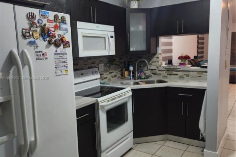 Купить виллу или дом в Майами, Флорида 2 спальни, 93.83м2, № 2020413 - фото 4