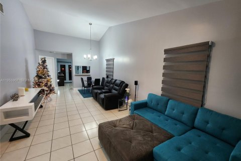 Купить виллу или дом в Майами, Флорида 2 спальни, 93.83м2, № 2020413 - фото 6