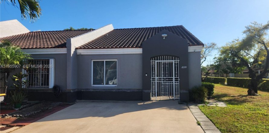 Дом в Майами, Флорида 2 спальни, 93.83м2 № 2020413