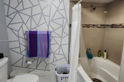 Купить виллу или дом в Майами, Флорида 2 спальни, 93.83м2, № 2020413 - фото 9