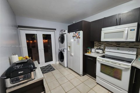 Купить виллу или дом в Майами, Флорида 2 спальни, 93.83м2, № 2020413 - фото 3