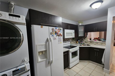 Купить виллу или дом в Майами, Флорида 2 спальни, 93.83м2, № 2020413 - фото 15