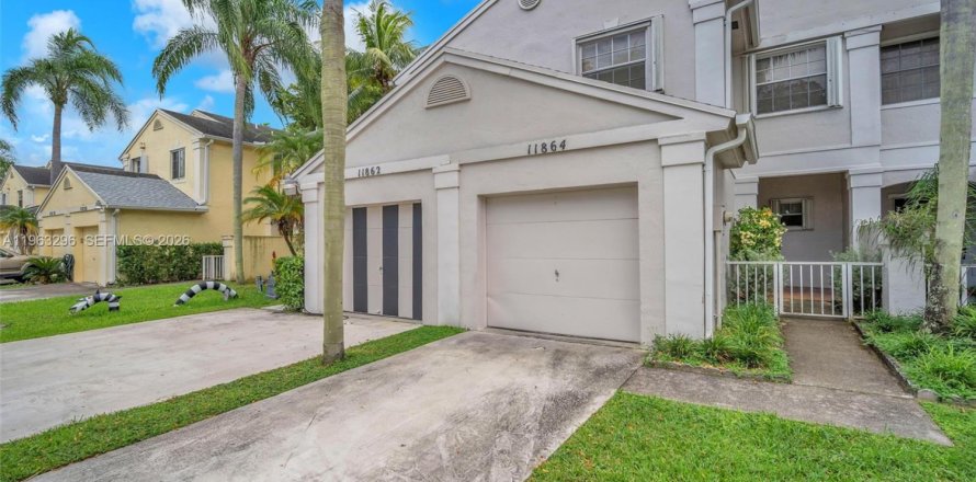 Таунхаус в Майами, Флорида 3 спальни, 128.39м2 № 2025703