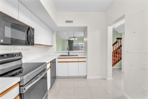 Купить таунхаус в Майами, Флорида 3 спальни, 128.39м2, № 2025703 - фото 9