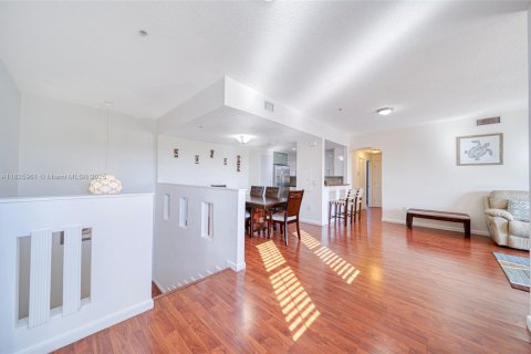 Купить кондоминиум в Дорал, Флорида 3 спальни, 136.01м2, № 1794422 - фото 1