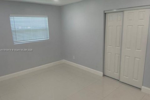 Villa ou maison à louer à Oakland Park, Floride: 2 chambres, 98.48 m2 № 1973091 - photo 17
