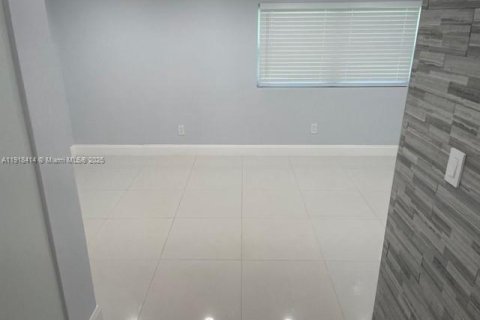 Villa ou maison à louer à Oakland Park, Floride: 2 chambres, 98.48 m2 № 1973091 - photo 12