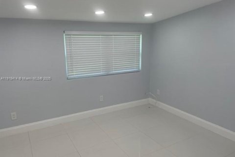 Villa ou maison à louer à Oakland Park, Floride: 2 chambres, 98.48 m2 № 1973091 - photo 13