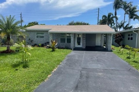 Villa ou maison à louer à Oakland Park, Floride: 2 chambres, 98.48 m2 № 1973091 - photo 1