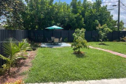 Villa ou maison à louer à Oakland Park, Floride: 2 chambres, 98.48 m2 № 1973091 - photo 23