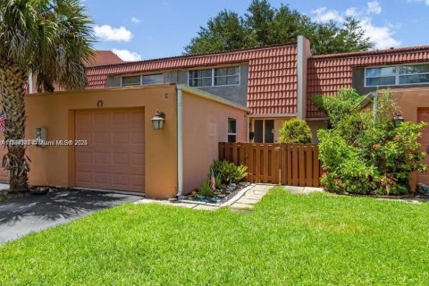 Touwnhouse à louer à Coral Springs, Floride: 2 chambres, 162.86 m2 № 1715209 - photo 1