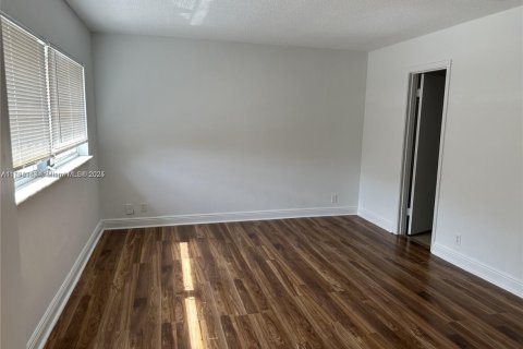 Touwnhouse à louer à Coral Springs, Floride: 2 chambres, 162.86 m2 № 1715209 - photo 3