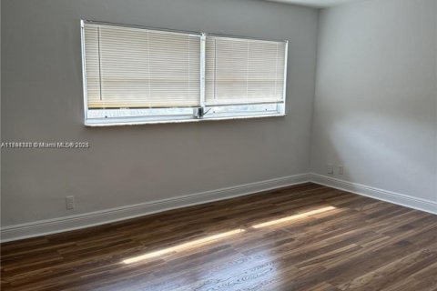 Touwnhouse à louer à Coral Springs, Floride: 2 chambres, 162.86 m2 № 1715209 - photo 2