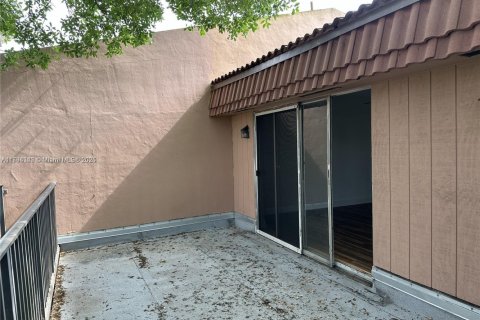 Touwnhouse à louer à Coral Springs, Floride: 2 chambres, 162.86 m2 № 1715209 - photo 10