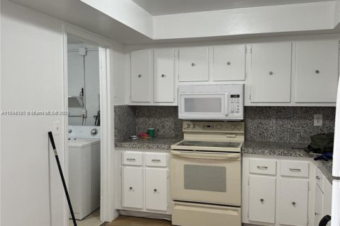 Touwnhouse à louer à Coral Springs, Floride: 2 chambres, 162.86 m2 № 1715209 - photo 13