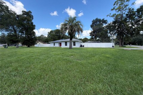 House in Ocala, Florida 3 bedrooms, 163.14 sq.m. № 2381103 - photo 2