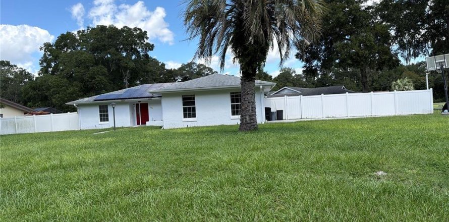House in Ocala, Florida 3 bedrooms, 163.14 sq.m. № 2381103