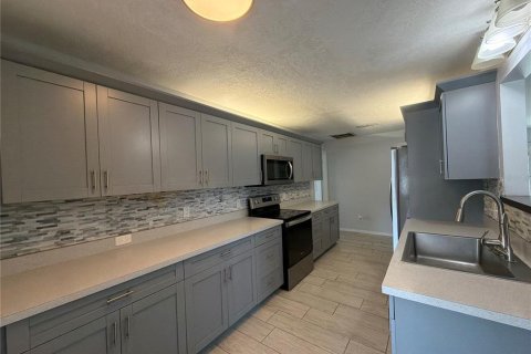 House in Ocala, Florida 3 bedrooms, 163.14 sq.m. № 2381103 - photo 9