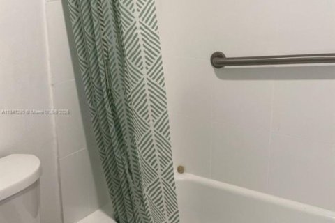 Купить кондоминиум в Санни-Айлс-Бич, Флорида 1 спальня, 70.79м2, № 1935911 - фото 25