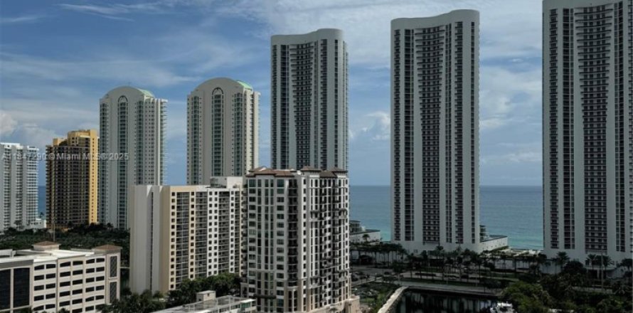 Кондоминиум с 1 спальней в Санни-Айлс-Бич, Флорида № 1935911