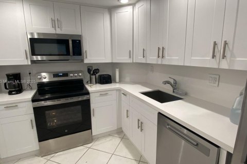 Купить кондоминиум в Санни-Айлс-Бич, Флорида 1 спальня, 70.79м2, № 1935911 - фото 5