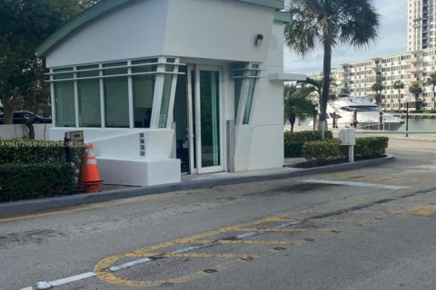 Купить кондоминиум в Санни-Айлс-Бич, Флорида 1 спальня, 70.79м2, № 1935911 - фото 28