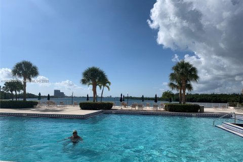 Купить кондоминиум в Санни-Айлс-Бич, Флорида 1 спальня, 70.79м2, № 1935911 - фото 4