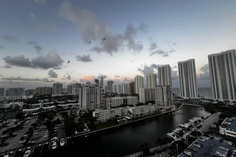 Купить кондоминиум в Санни-Айлс-Бич, Флорида 1 спальня, 70.79м2, № 1935911 - фото 24